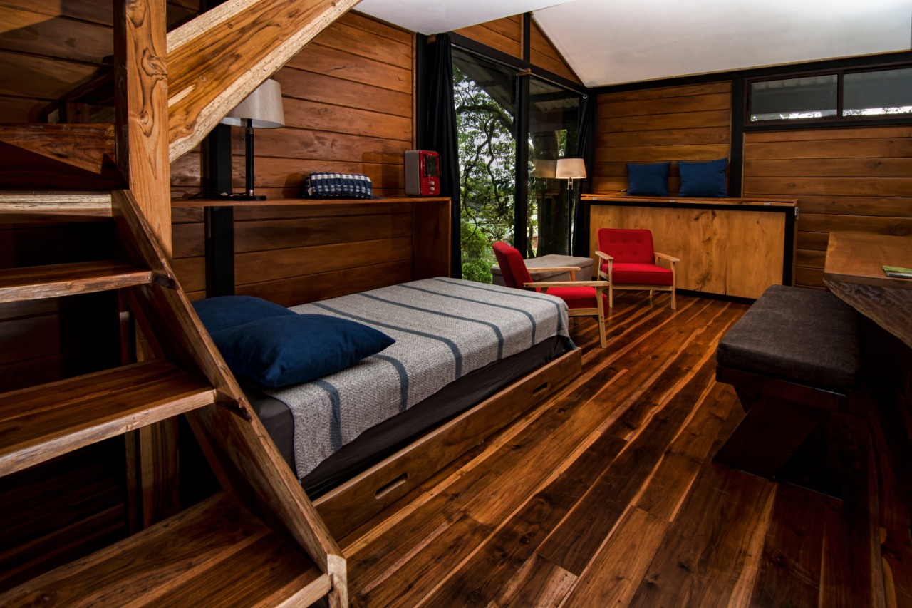 Cama individual plegable en la primera planta de la Guest House